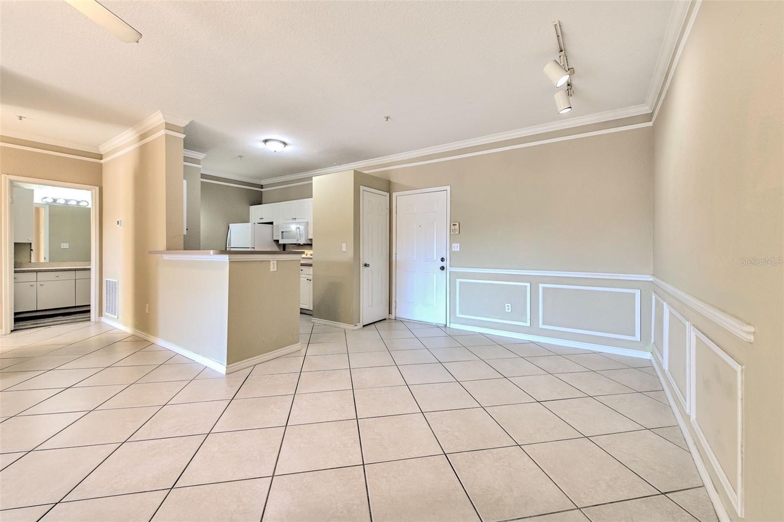 Image 14 of 39 For 4323 Bayside Village Drive 319