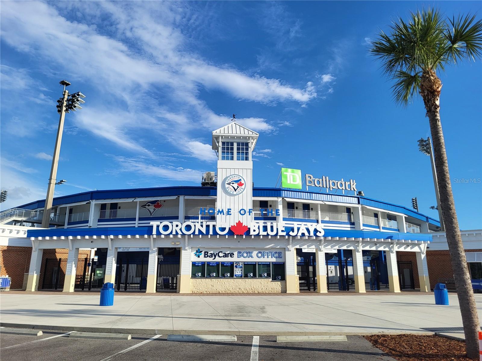 Listing photo id 24 for 2028 Douglas Avenue