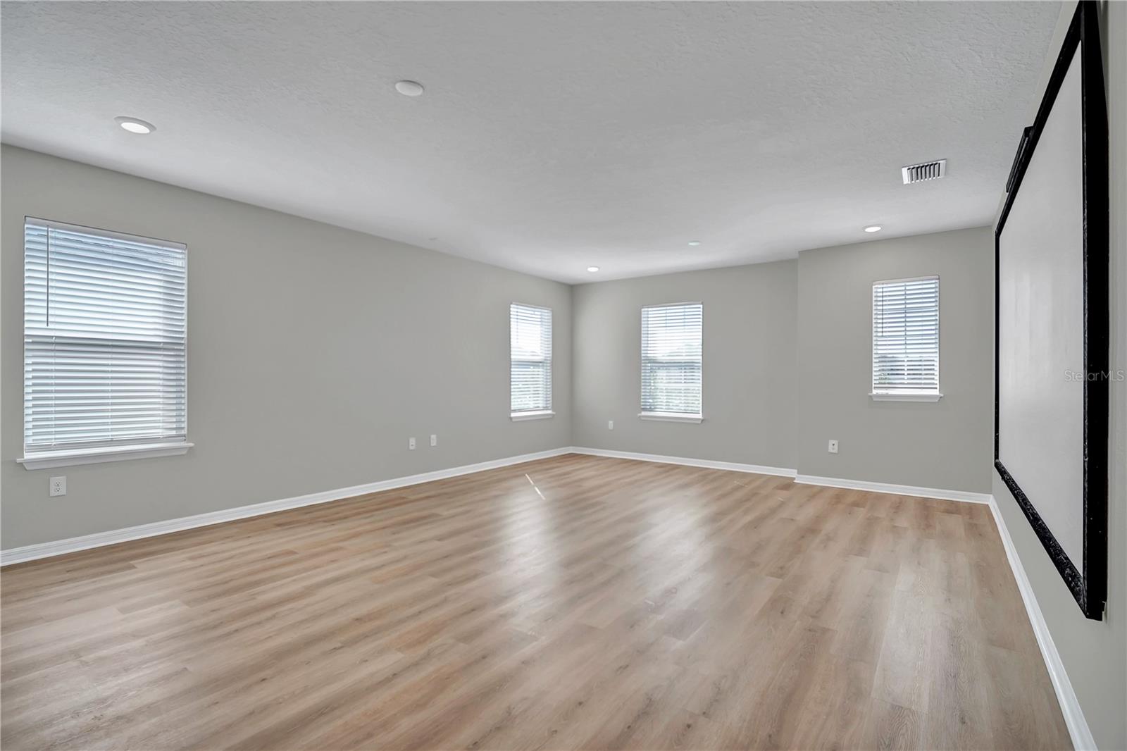 Image 25 of 53 For 32975 Sand Creek Drive