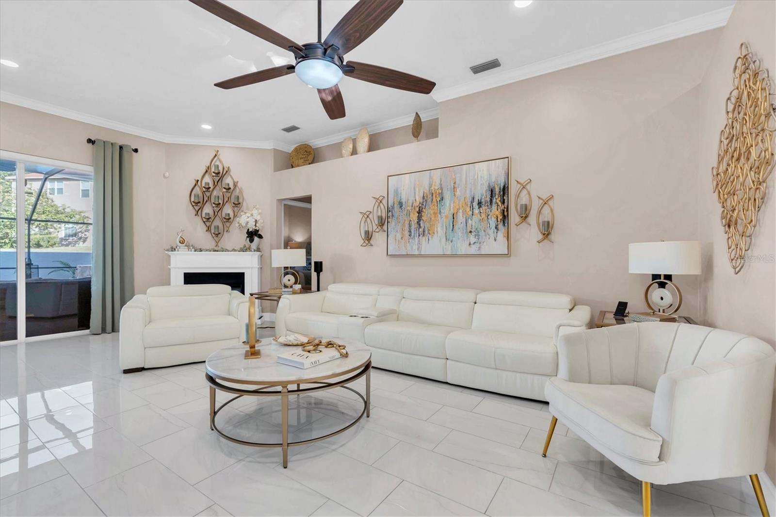 Listing photo id 9 for 2718 Brianholly Drive