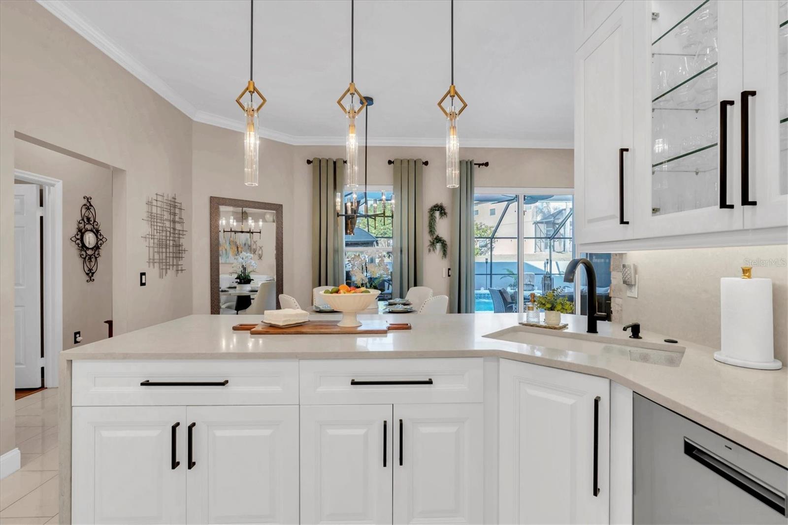 Listing photo id 12 for 2718 Brianholly Drive