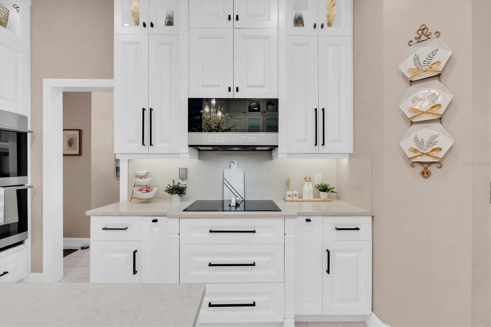 Listing photo id 13 for 2718 Brianholly Drive