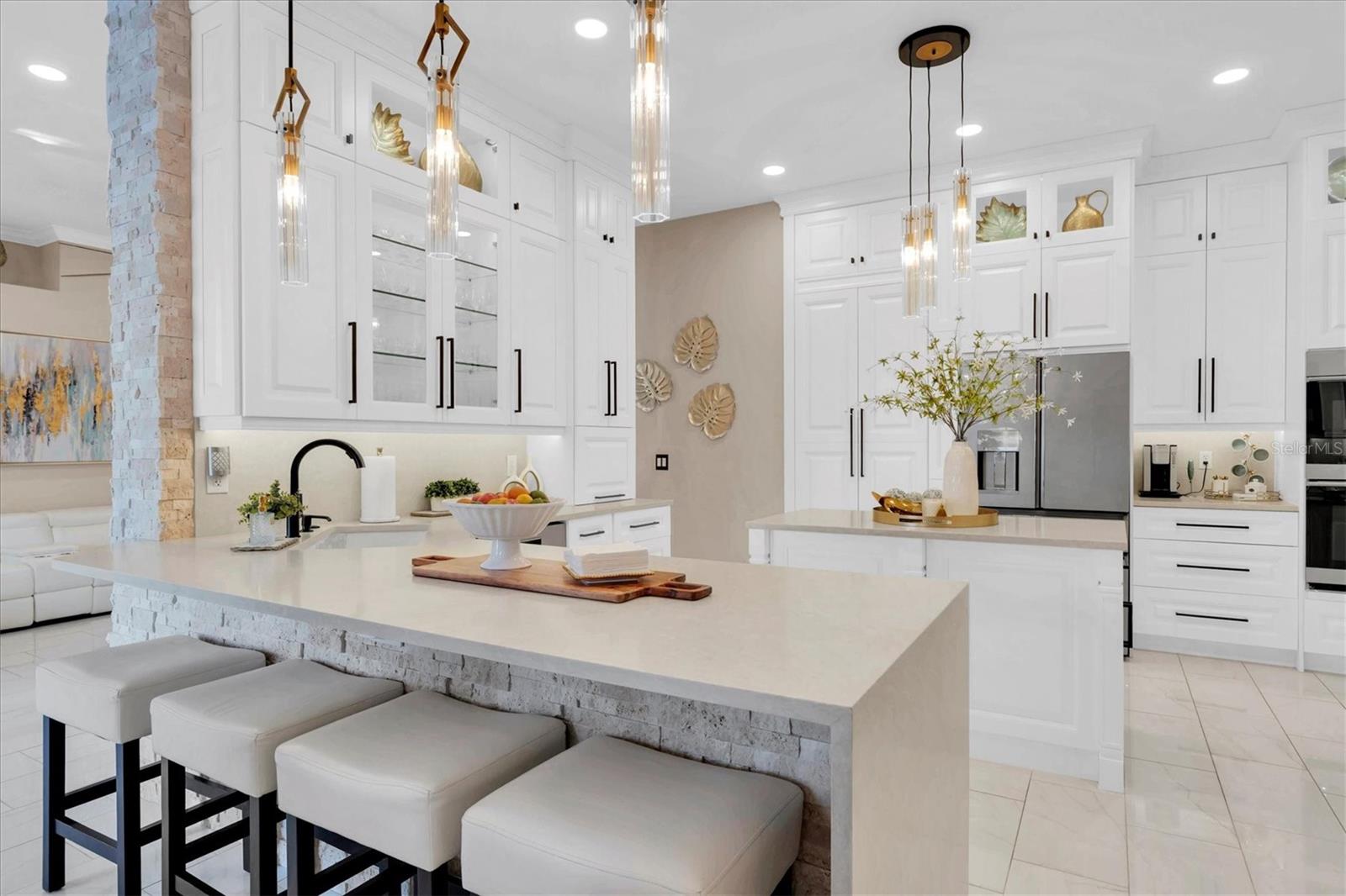 Listing photo id 1 for 2718 Brianholly Drive