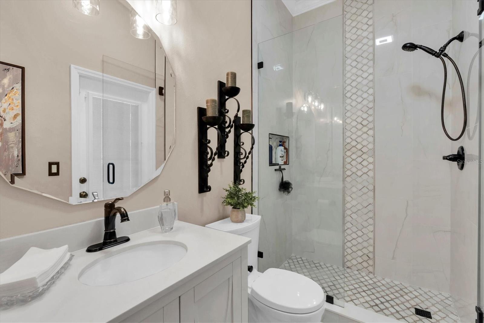 Listing photo id 32 for 2718 Brianholly Drive