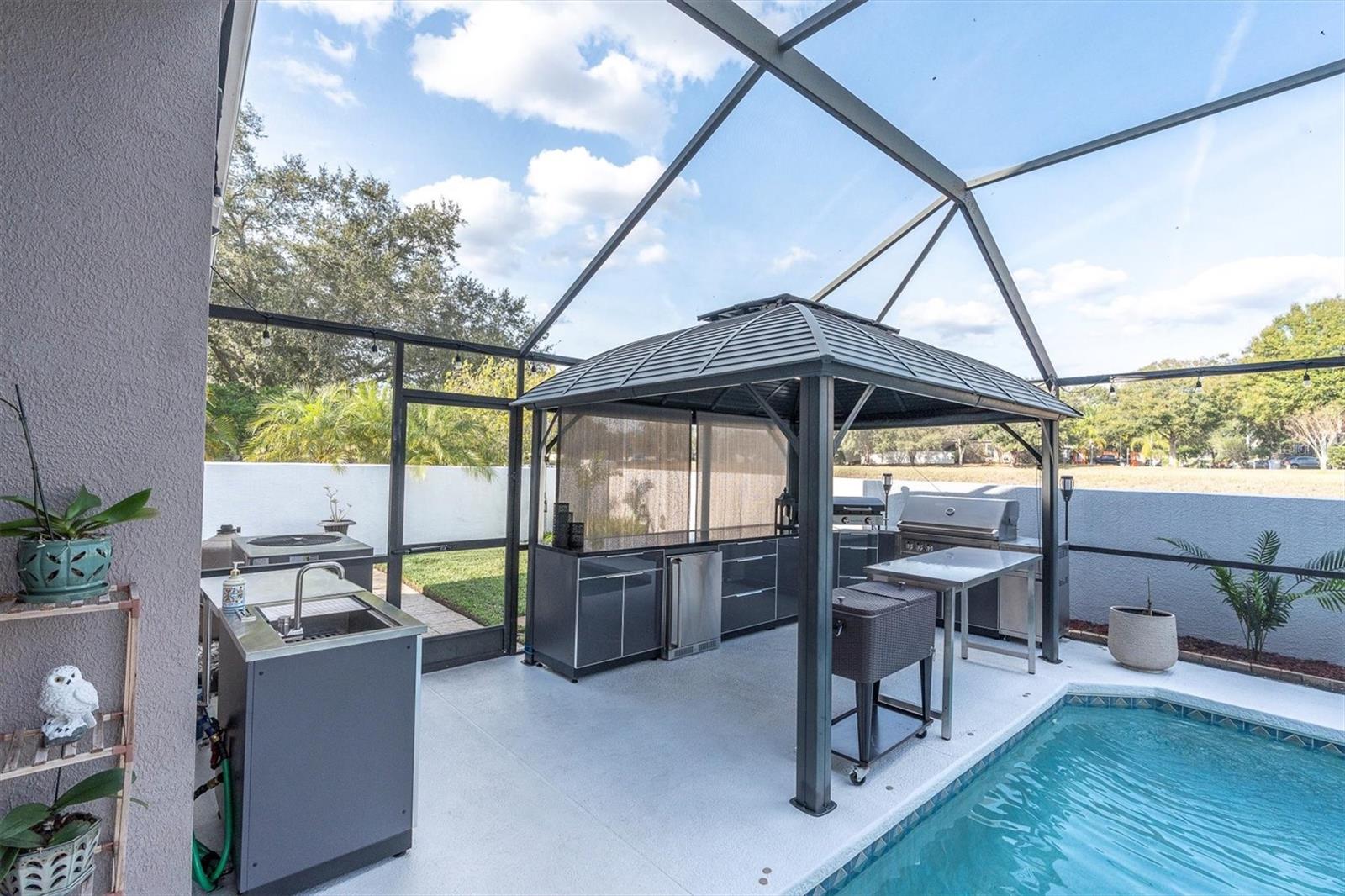 Listing photo id 36 for 2718 Brianholly Drive