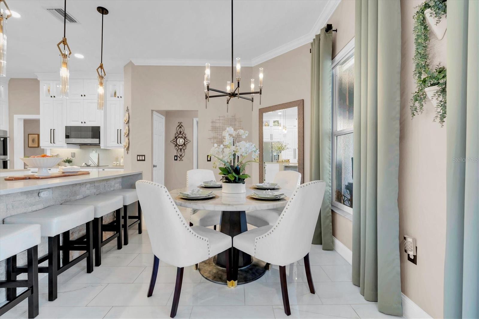 Listing photo id 2 for 2718 Brianholly Drive