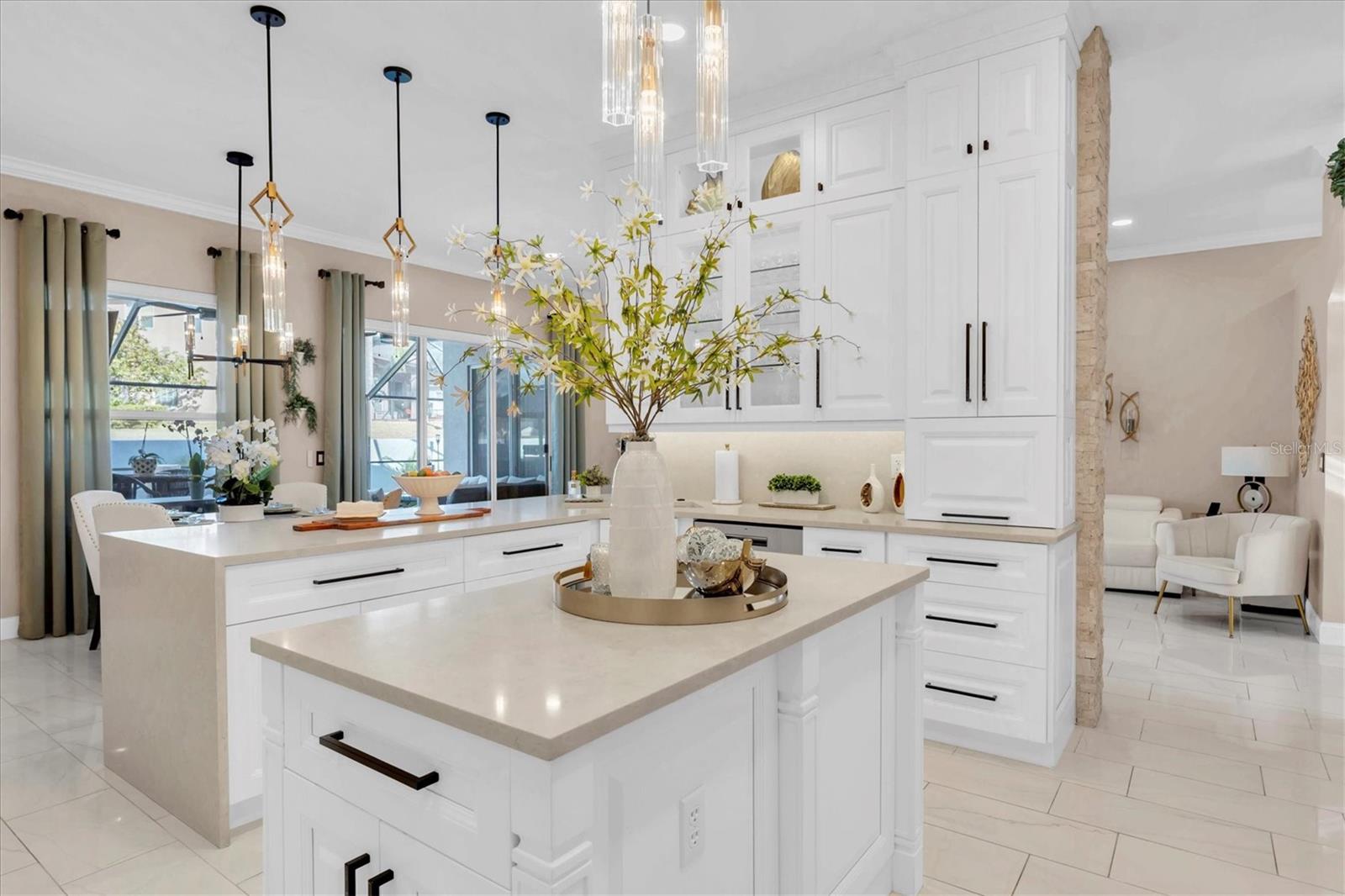 Listing photo id 3 for 2718 Brianholly Drive