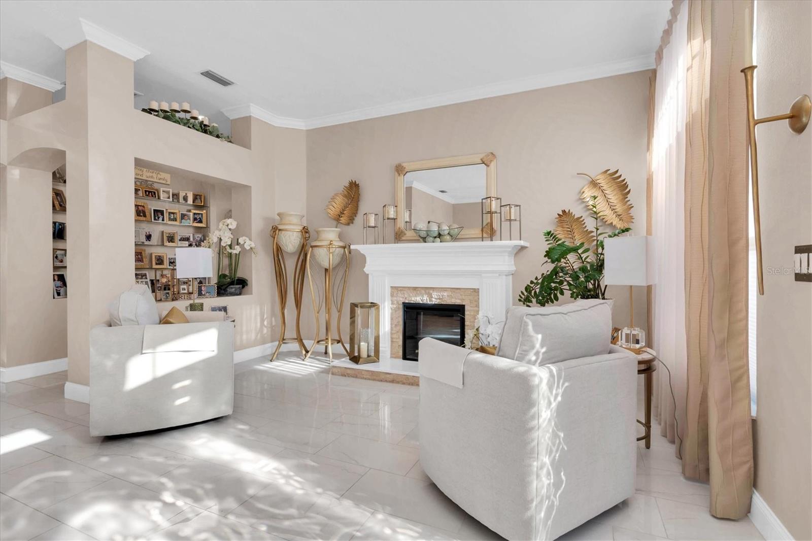 Listing photo id 6 for 2718 Brianholly Drive