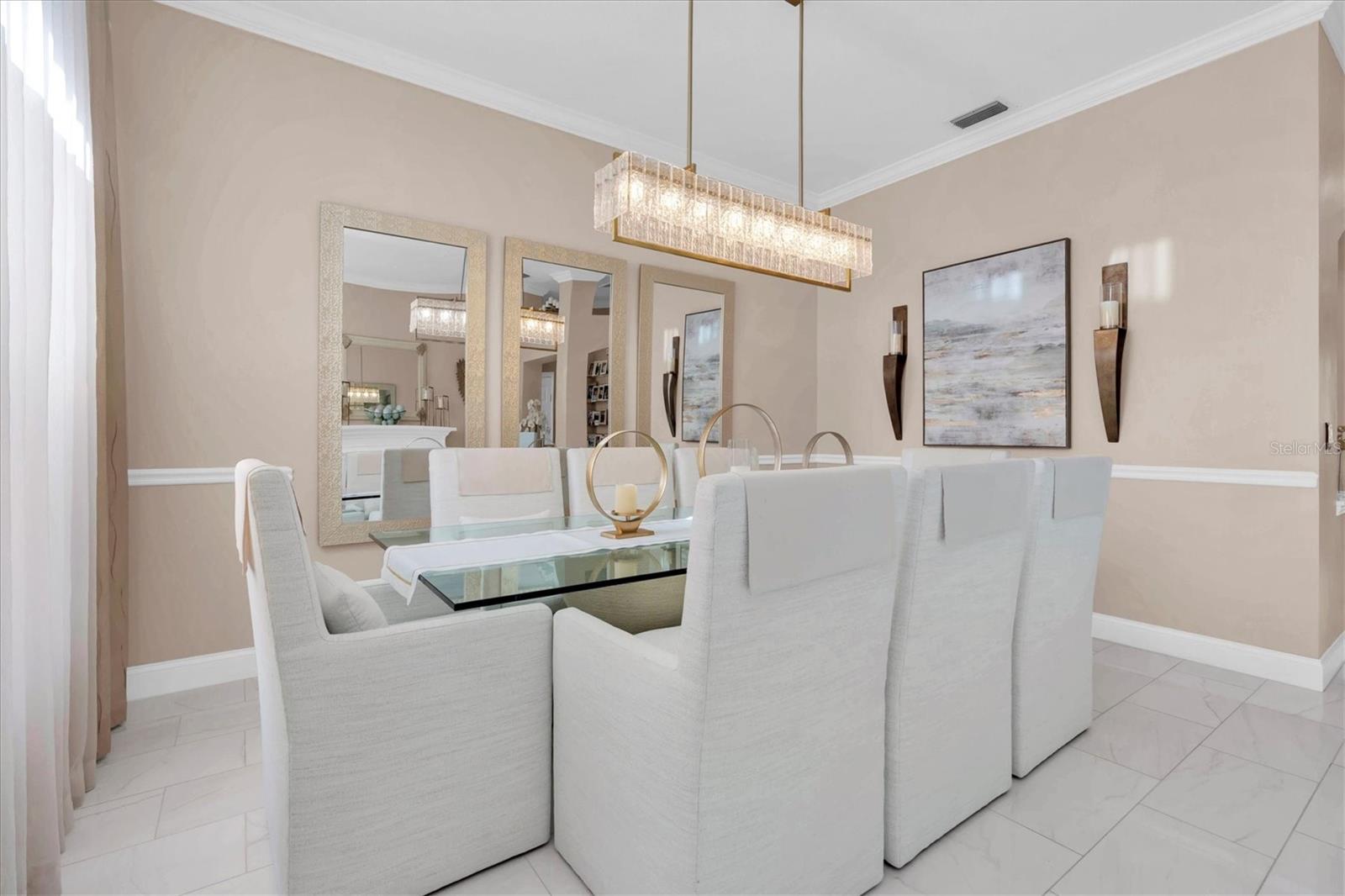 Listing photo id 7 for 2718 Brianholly Drive