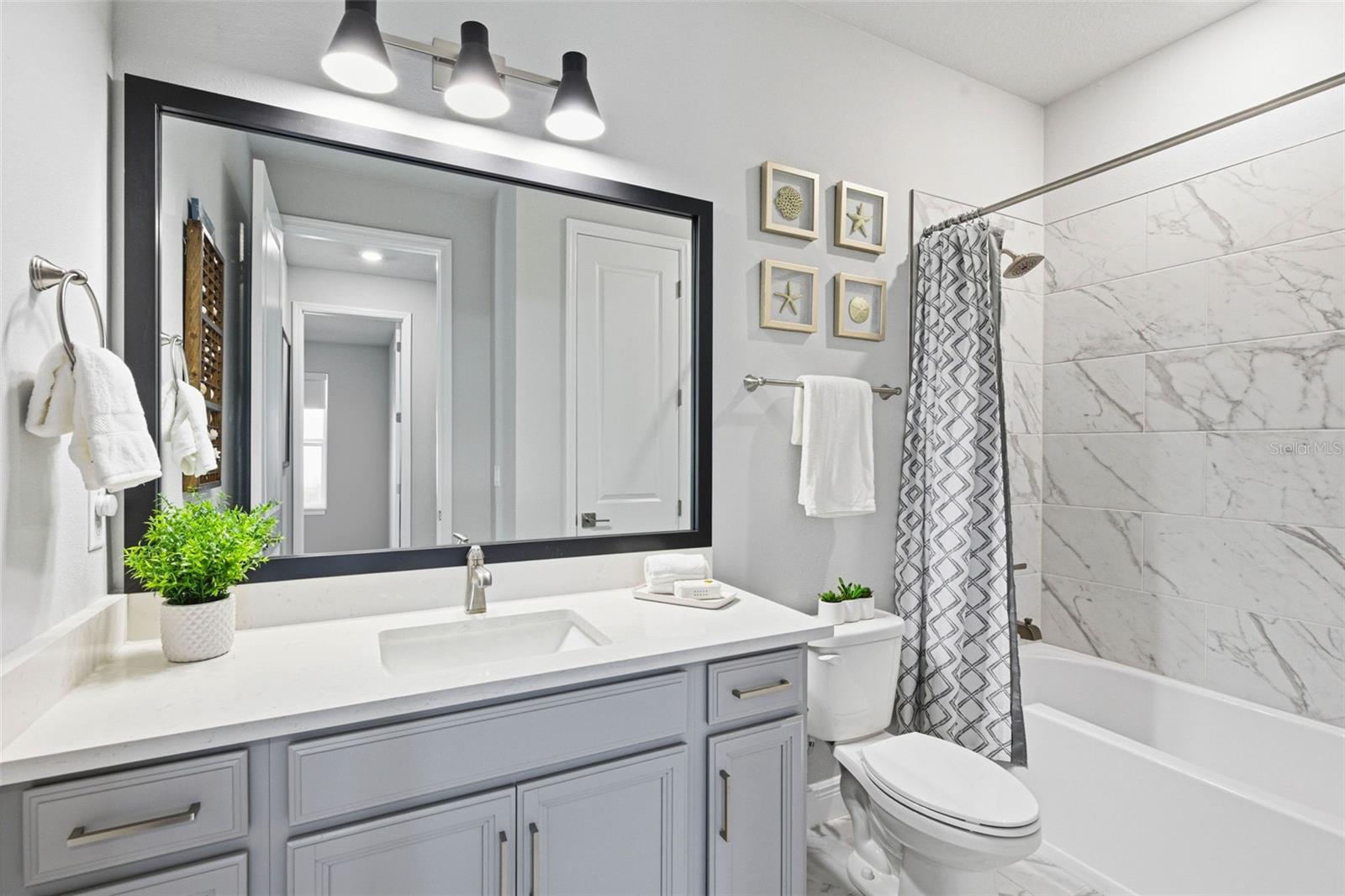 Image 14 of 77 For 12889 Oak Street