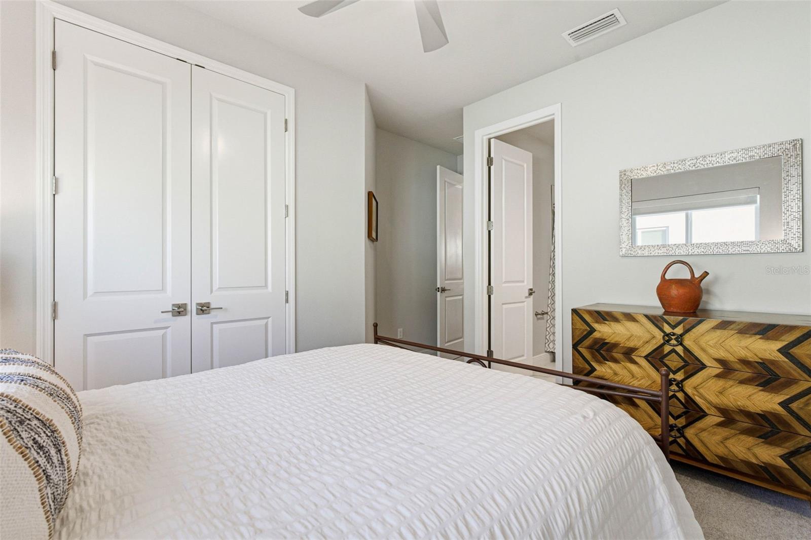 Image 18 of 77 For 12889 Oak Street