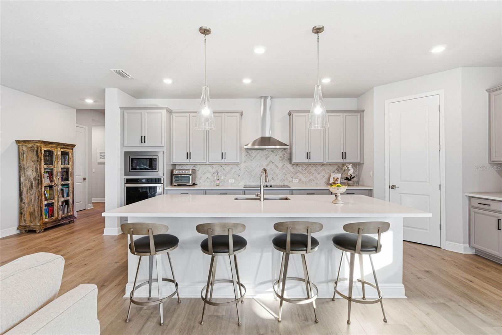 Image 20 of 77 For 12889 Oak Street