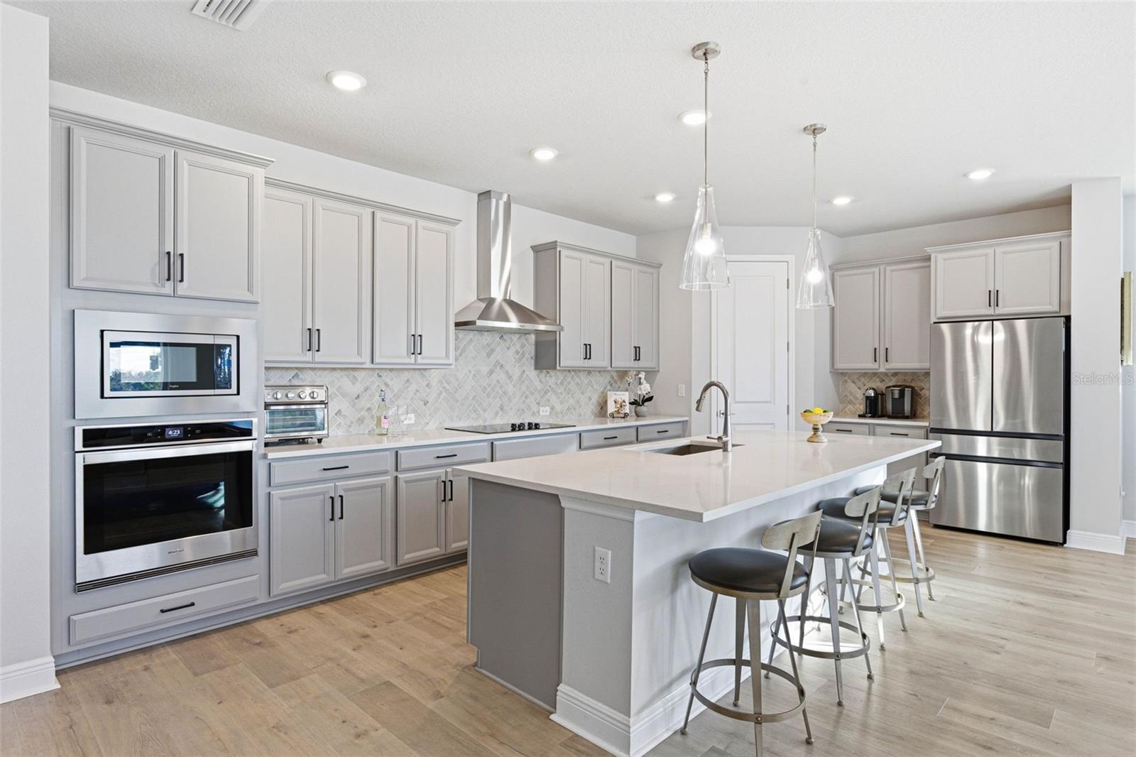 Image 22 of 77 For 12889 Oak Street