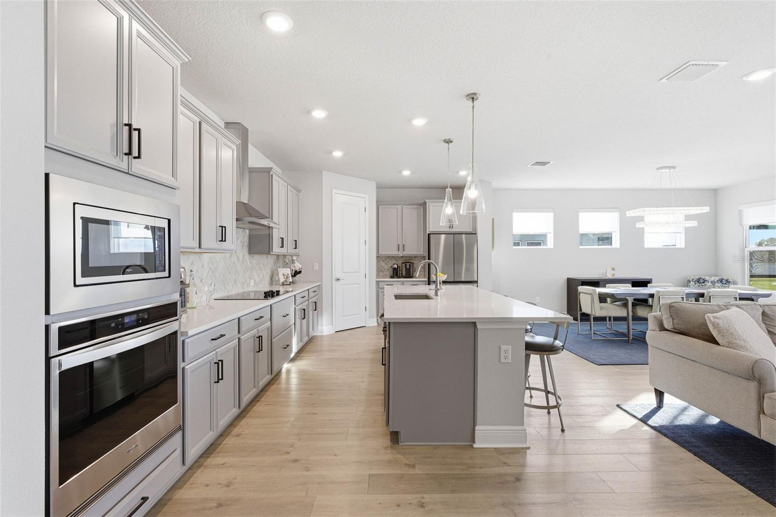 Image 23 of 77 For 12889 Oak Street