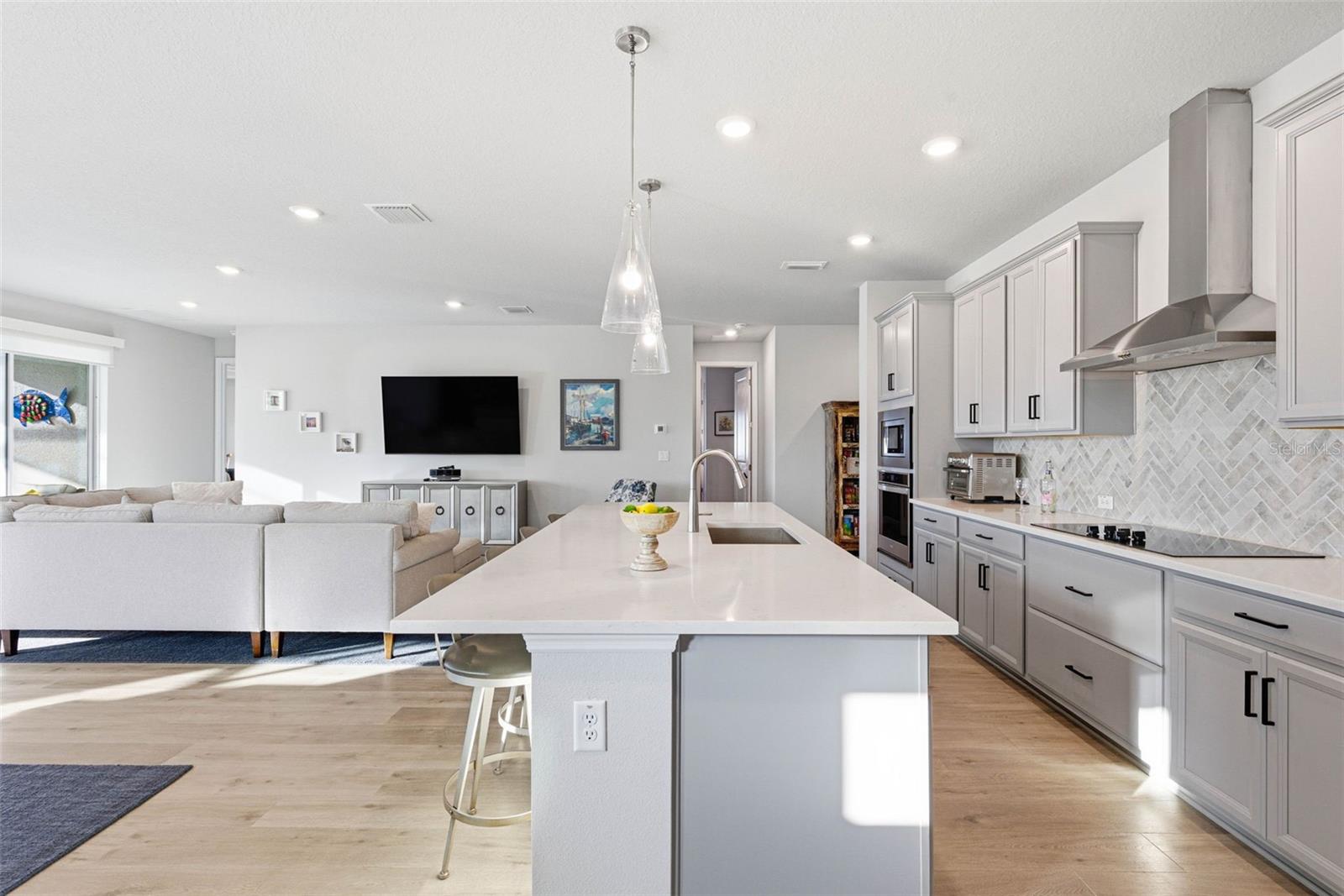 Image 24 of 77 For 12889 Oak Street