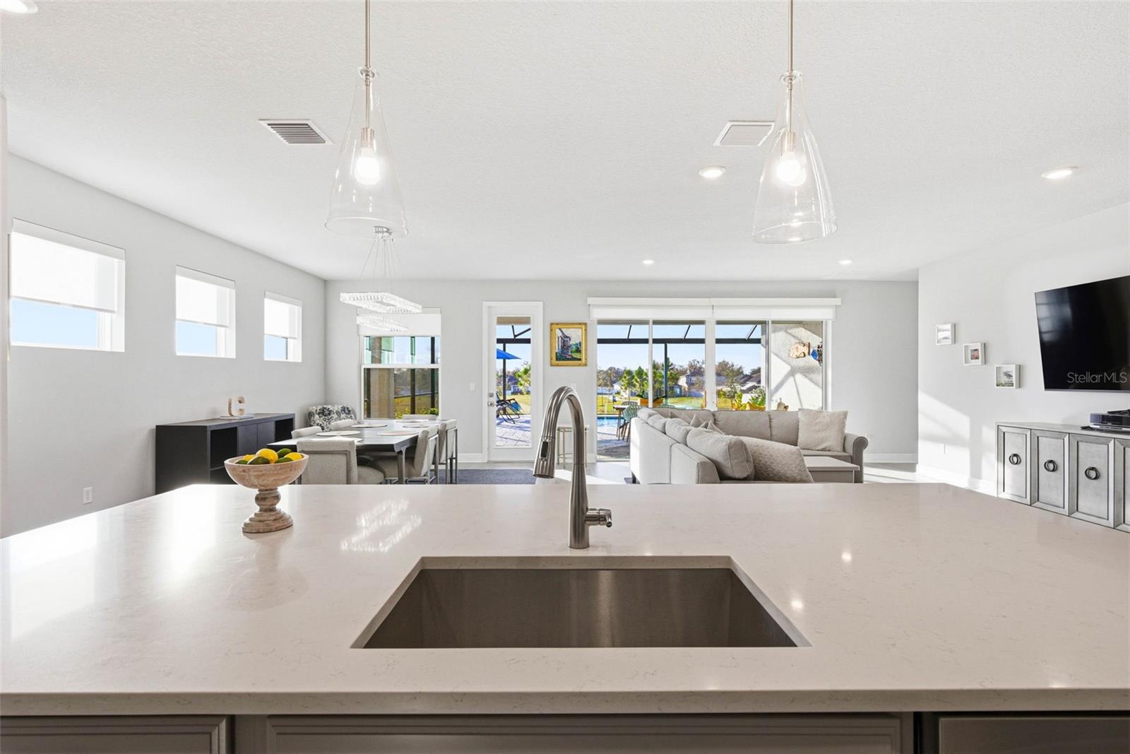 Image 25 of 77 For 12889 Oak Street