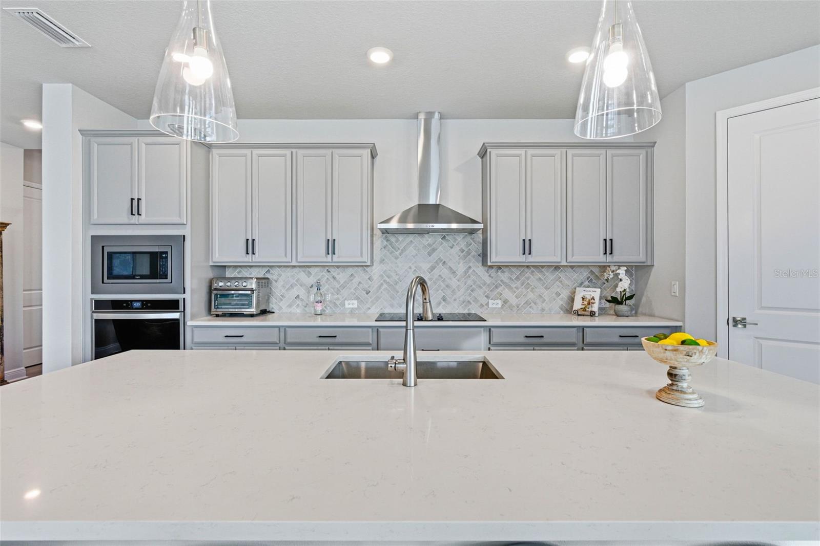 Image 26 of 77 For 12889 Oak Street