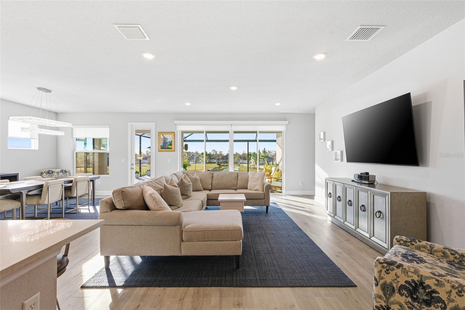 Image 29 of 77 For 12889 Oak Street