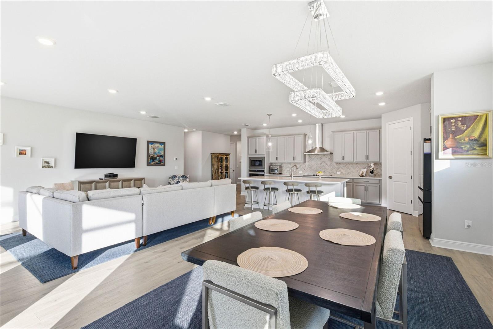 Image 30 of 77 For 12889 Oak Street