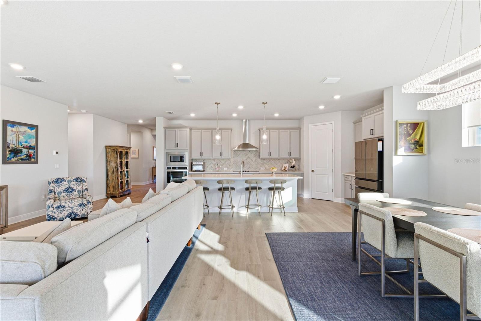 Image 32 of 77 For 12889 Oak Street