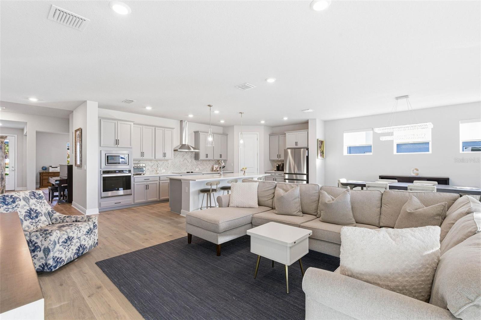 Image 34 of 77 For 12889 Oak Street