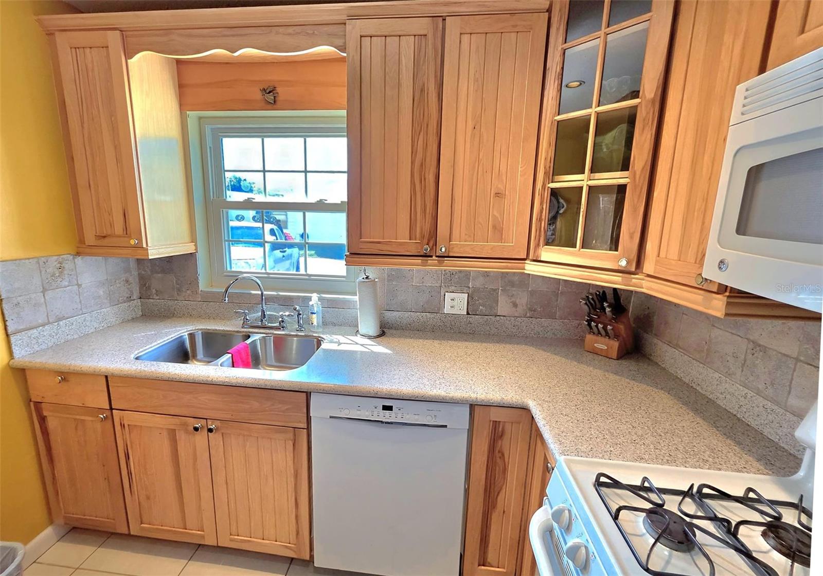 Image 7 of 13 For 9907 Dahlia Street N