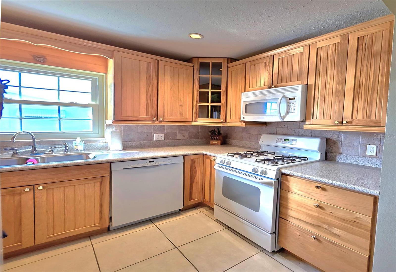 Image 8 of 13 For 9907 Dahlia Street N