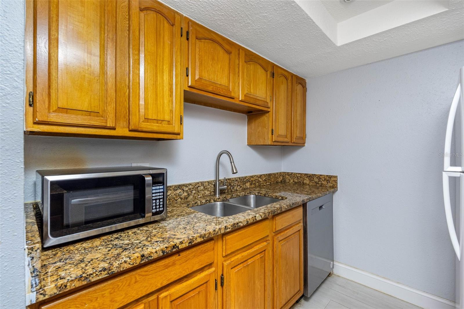 Image 14 of 39 For 4611 North B Street 129