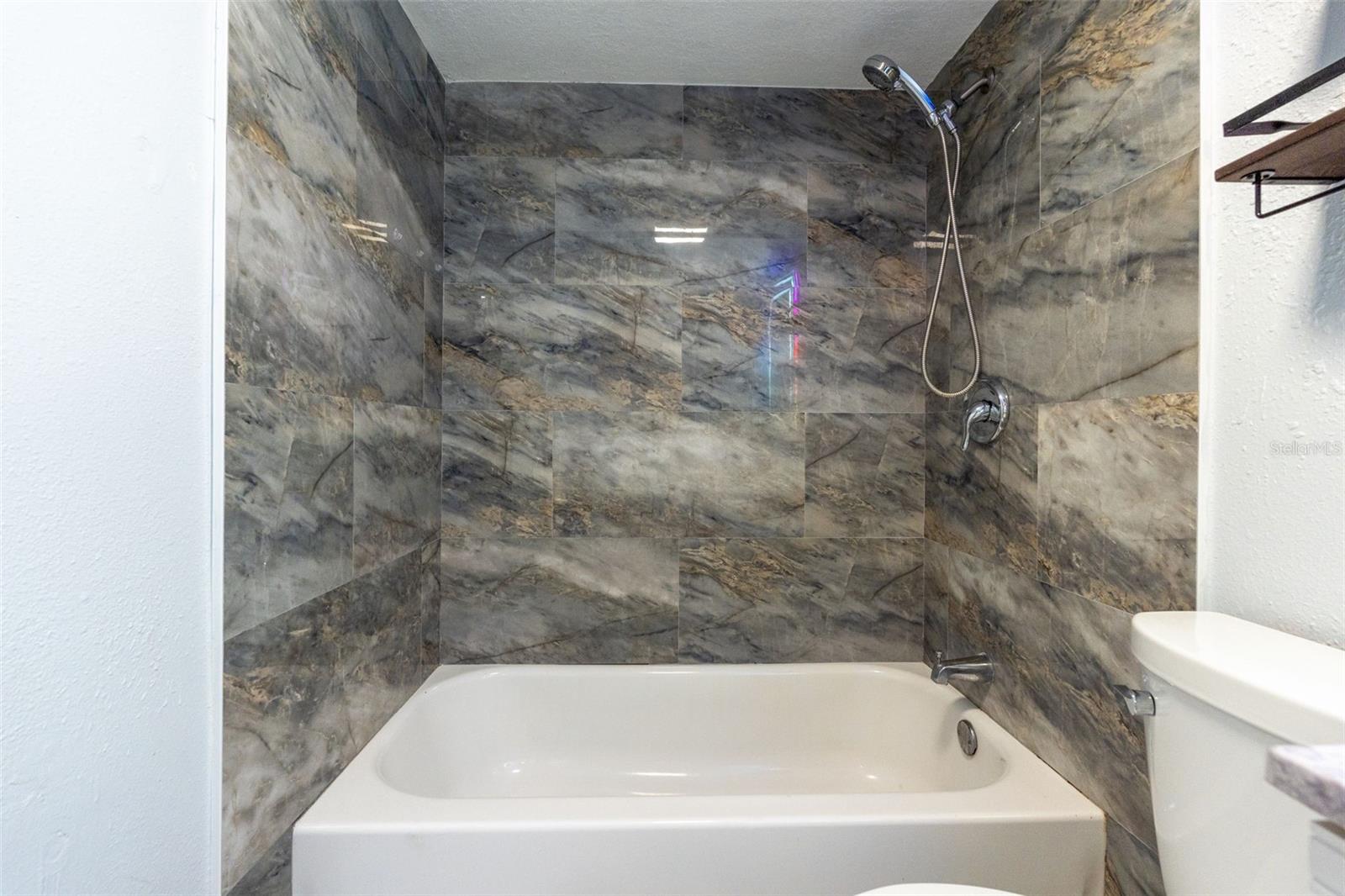 Image 21 of 39 For 4611 North B Street 129