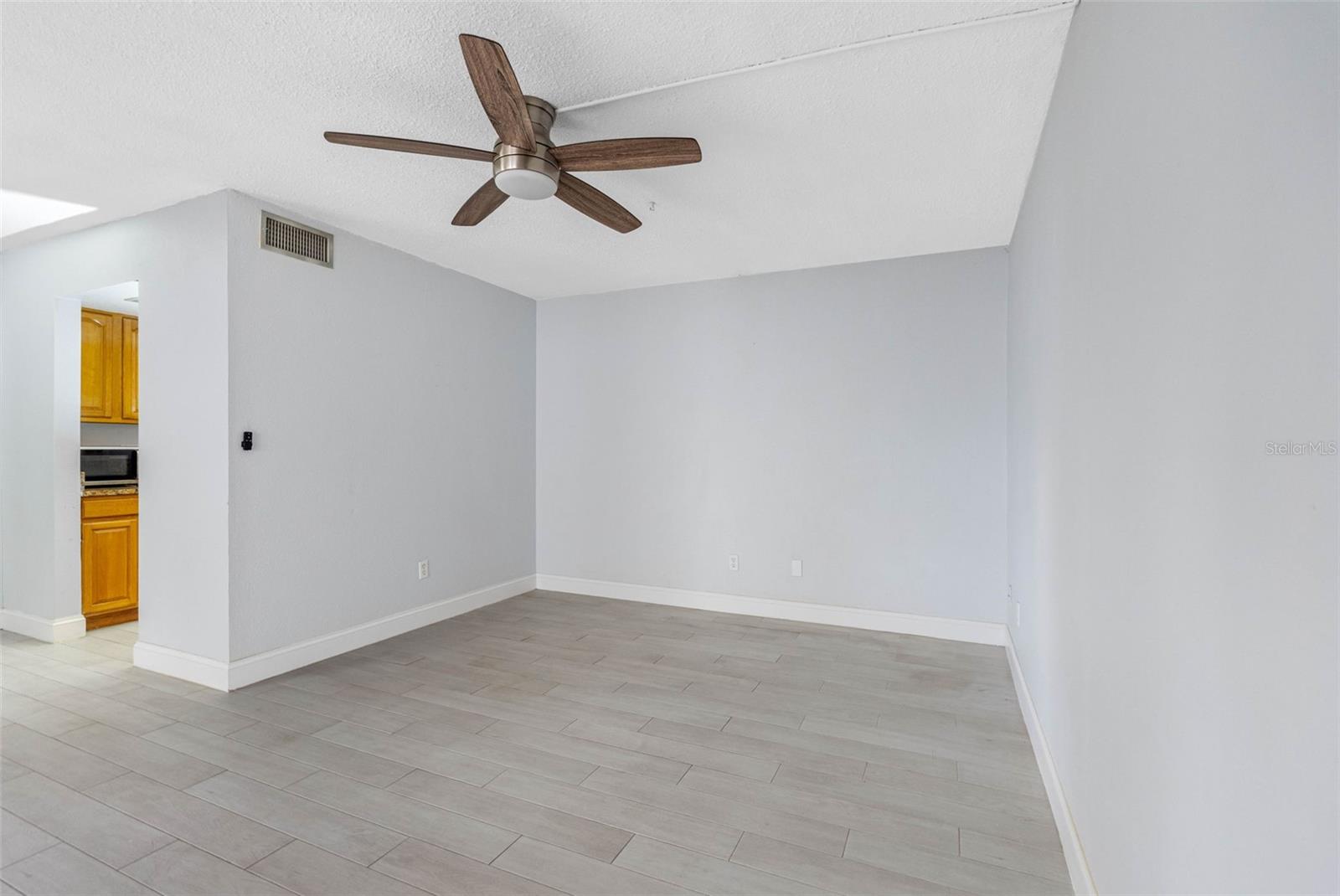 Image 6 of 39 For 4611 North B Street 129