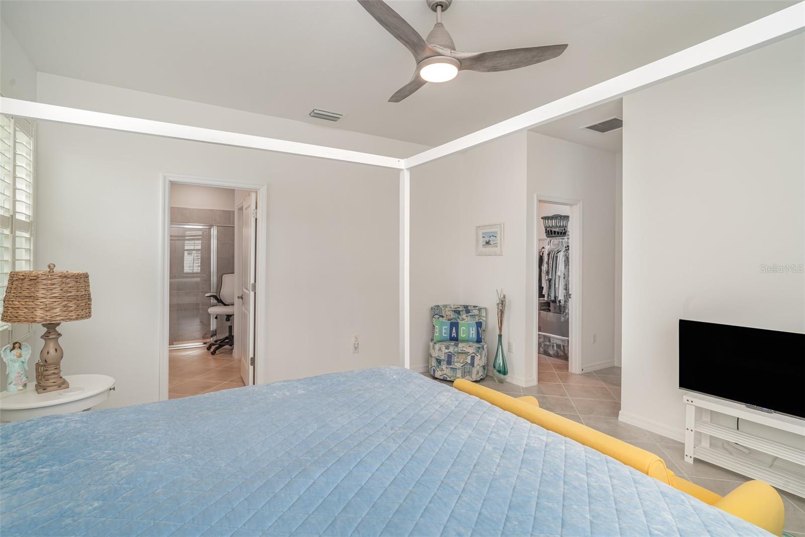 Image 18 of 30 For 11360 Burgundy Drive