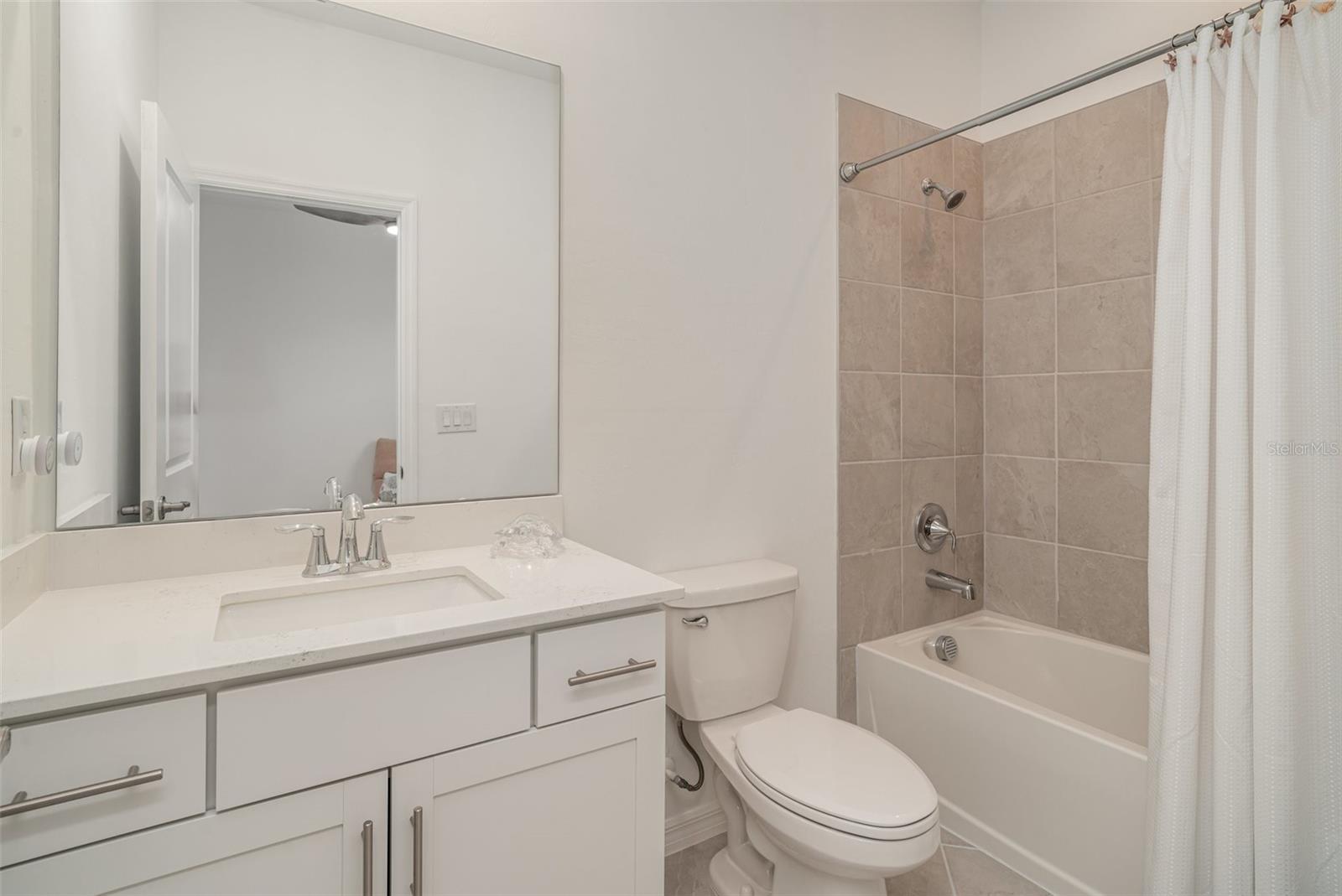 Image 25 of 30 For 11360 Burgundy Drive