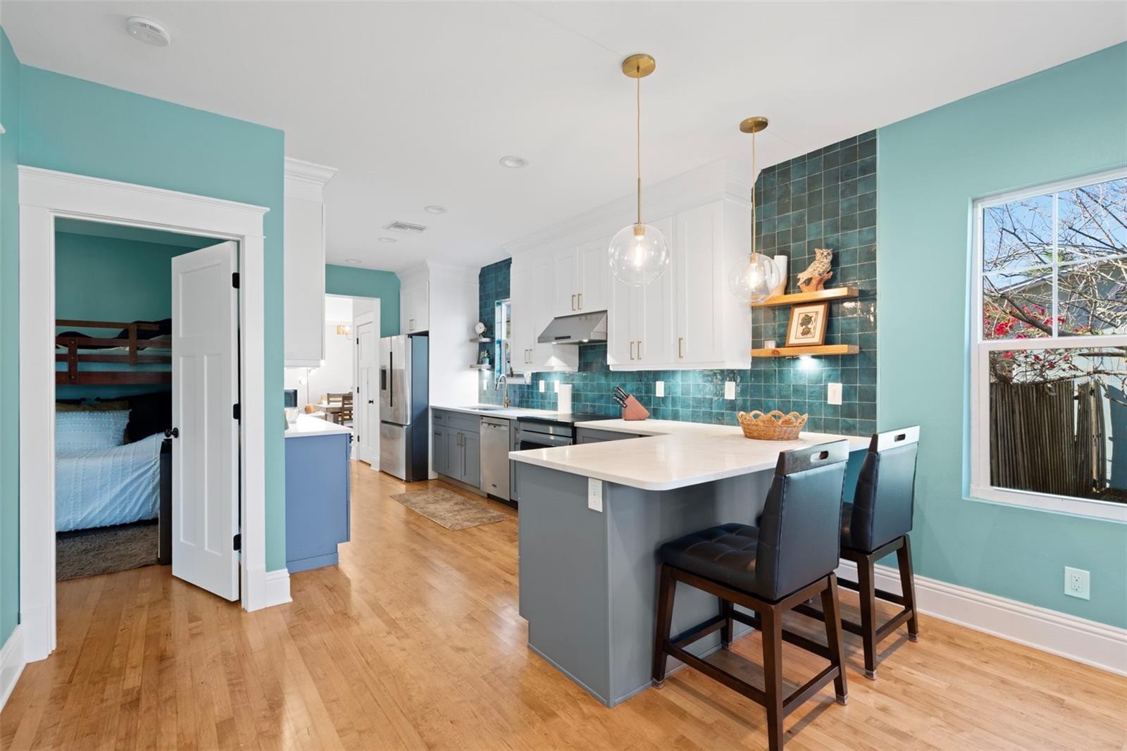 Image 11 of 43 For 840 25th Avenue N