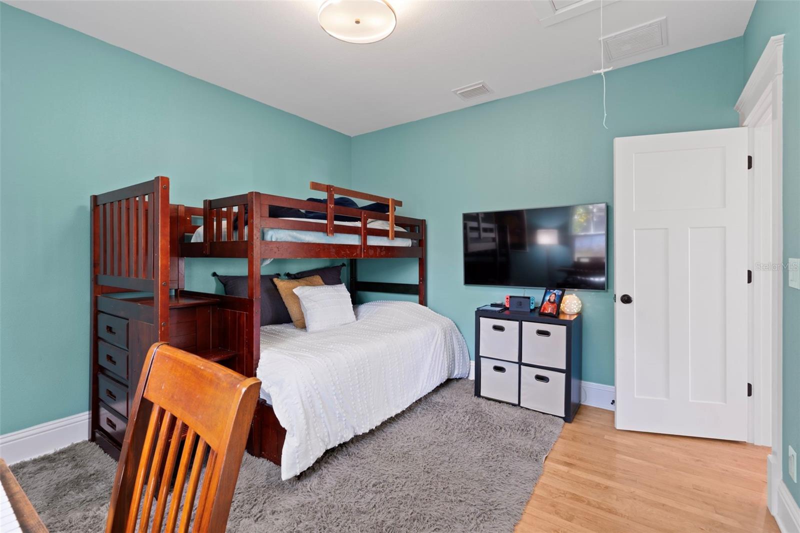 Image 17 of 43 For 840 25th Avenue N