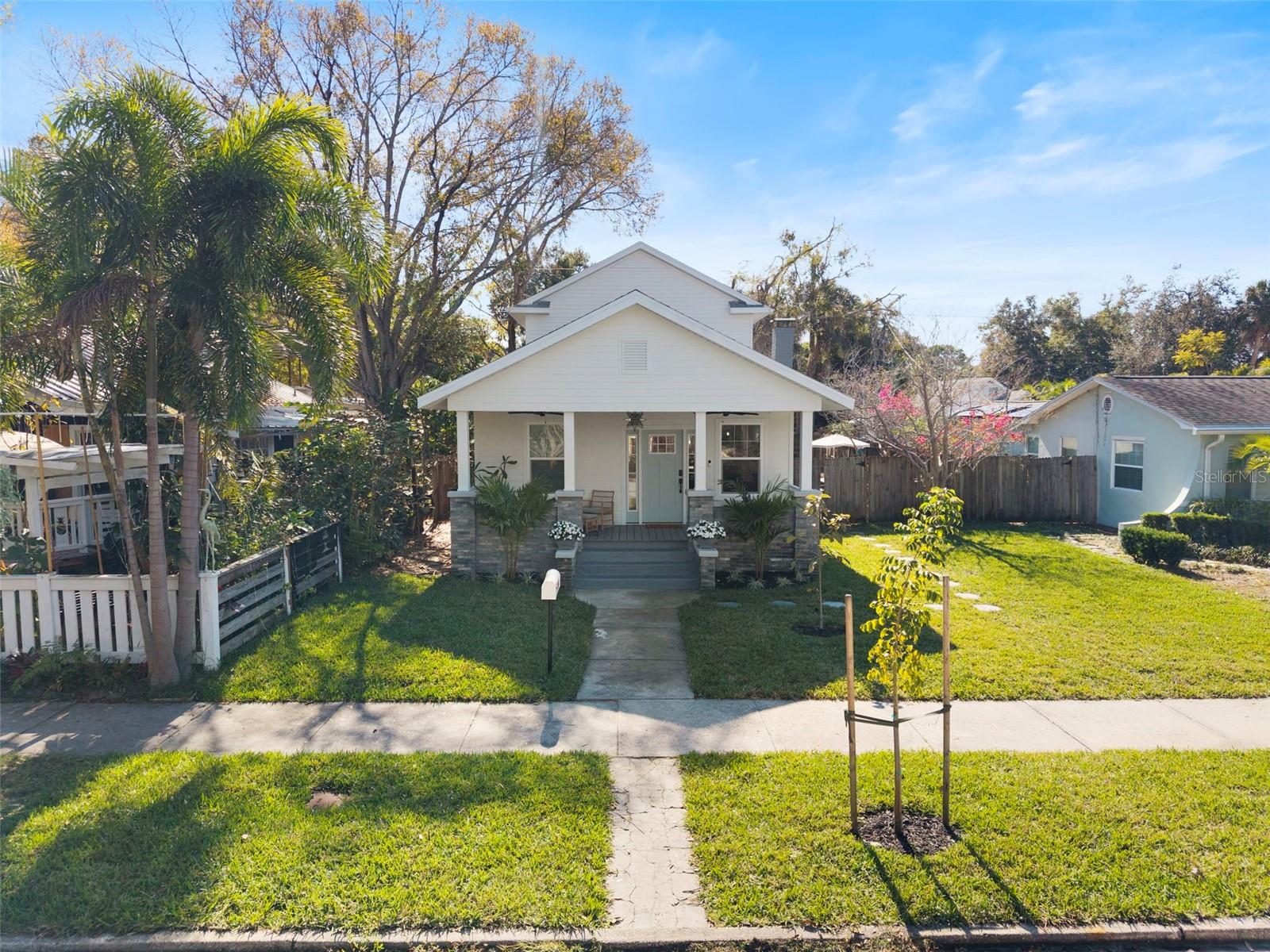 Image 3 of 43 For 840 25th Avenue N