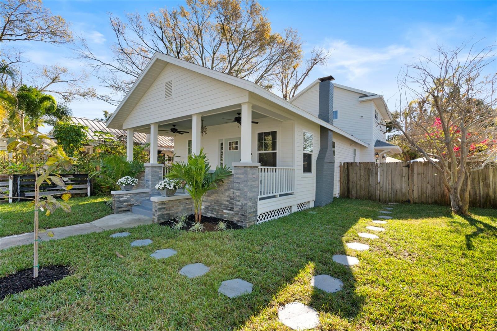 Image 7 of 43 For 840 25th Avenue N