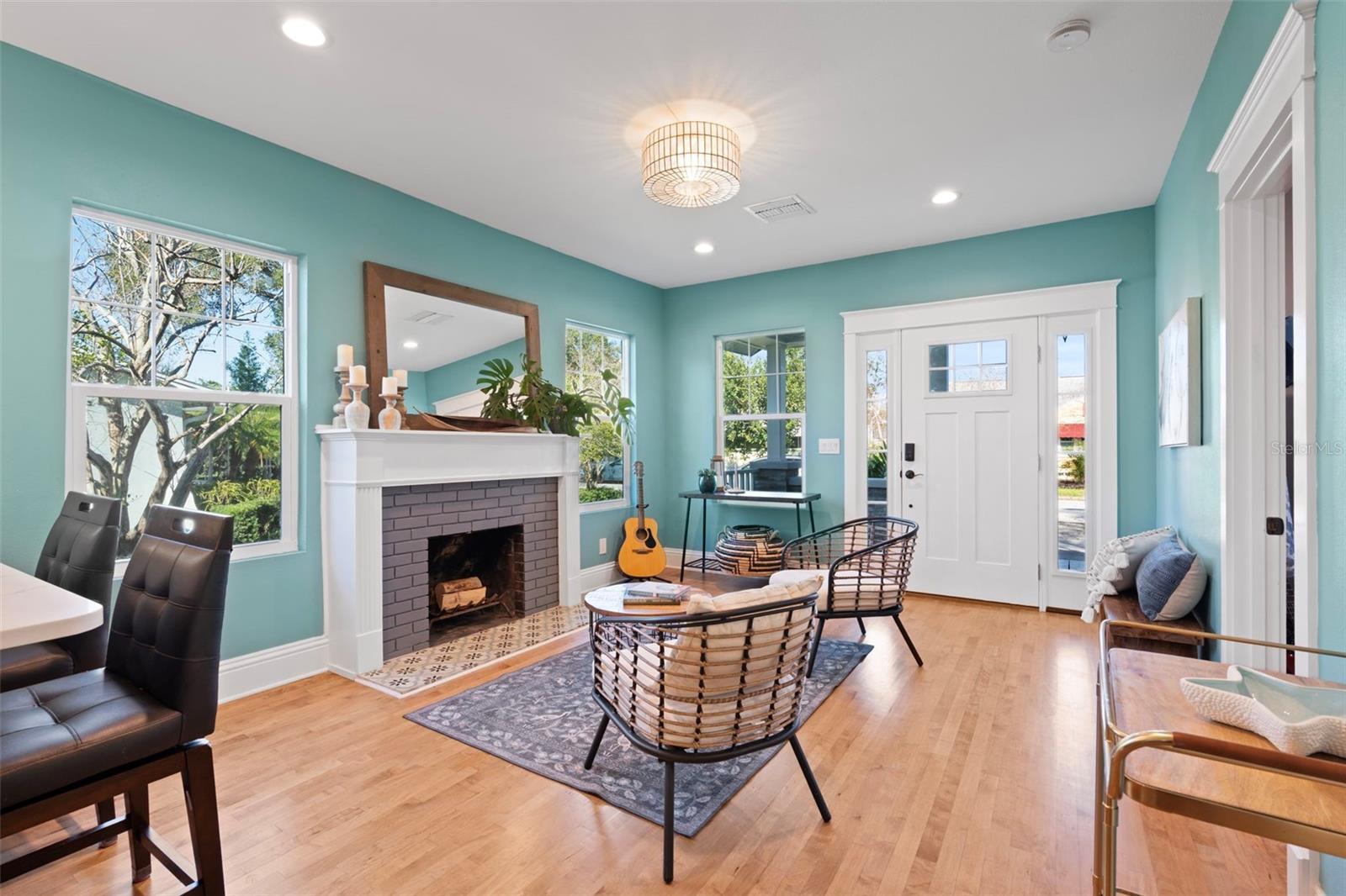 Image 8 of 43 For 840 25th Avenue N