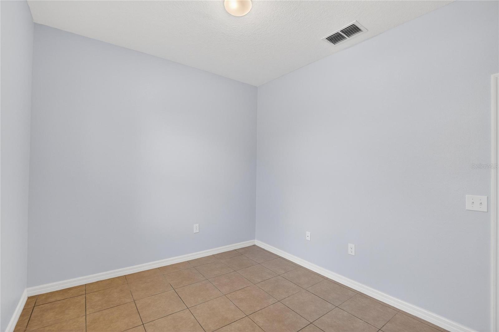 Image 32 of 48 For 11528 Southern Creek Drive