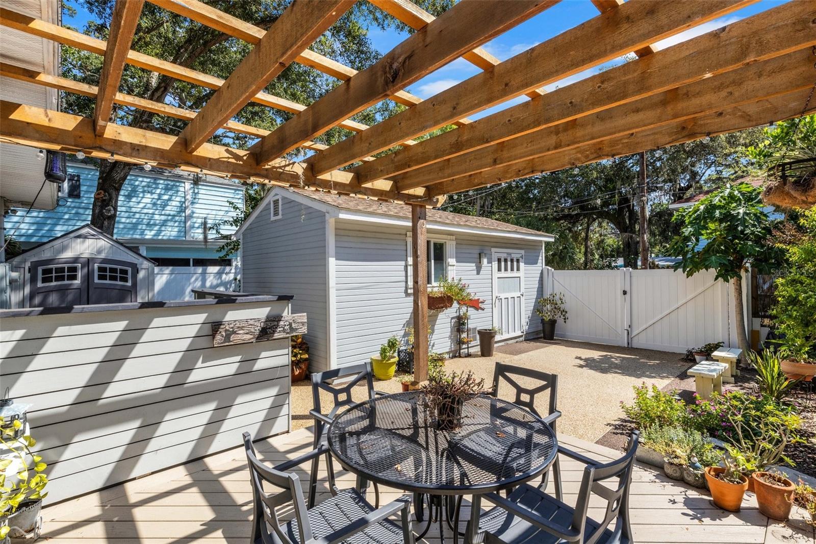 Listing photo id 11 for 3026 51st Street S