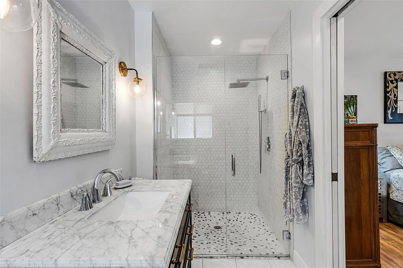 Listing photo id 21 for 3026 51st Street S