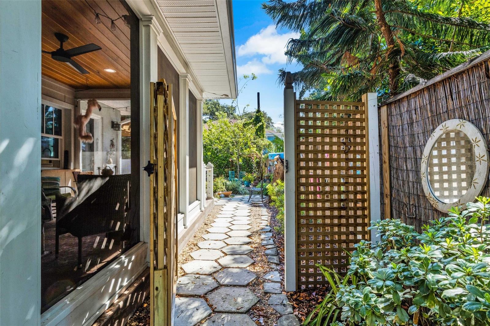 Listing photo id 22 for 3026 51st Street S