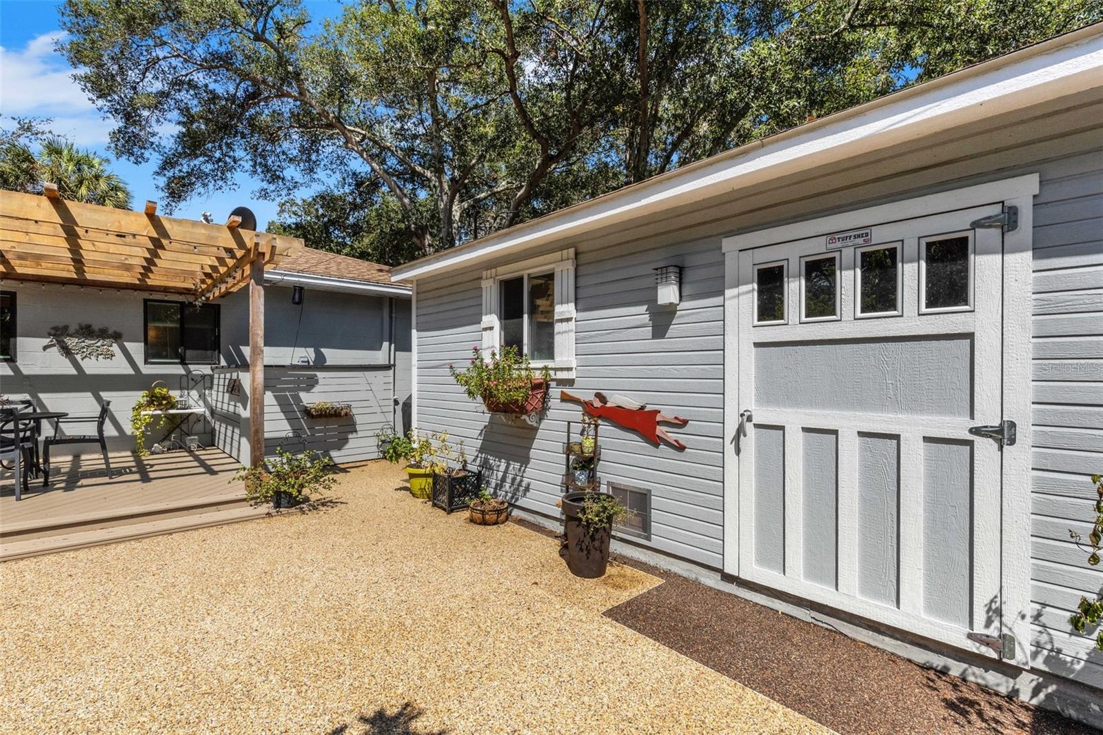 Listing photo id 24 for 3026 51st Street S