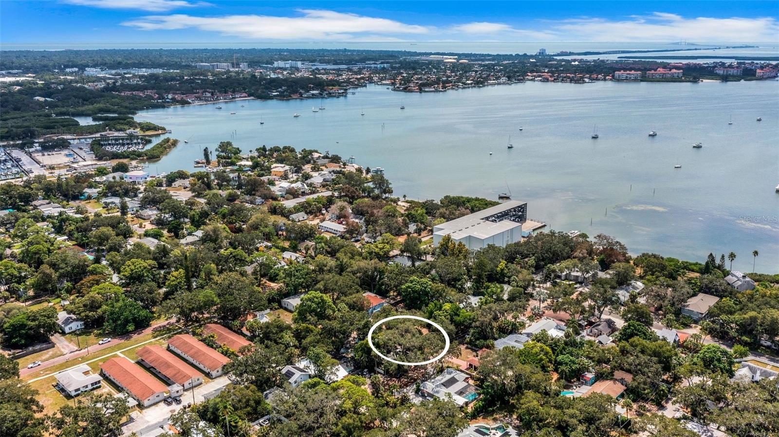 Listing photo id 30 for 3026 51st Street S