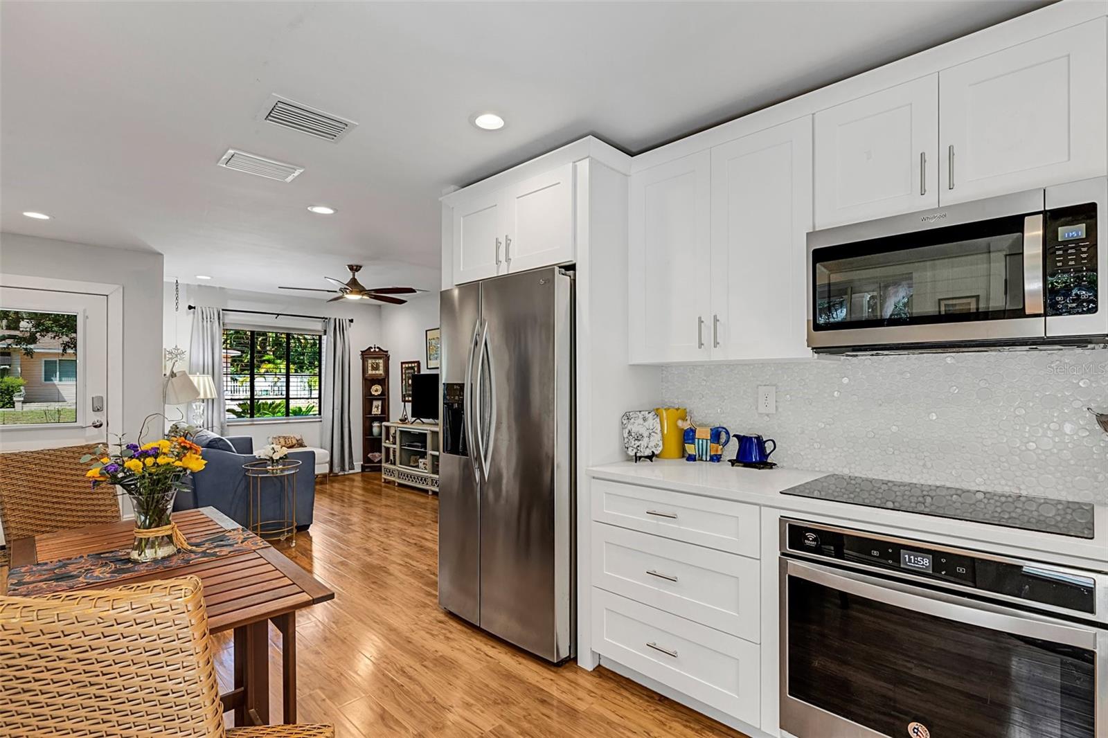 Listing photo id 2 for 3026 51st Street S