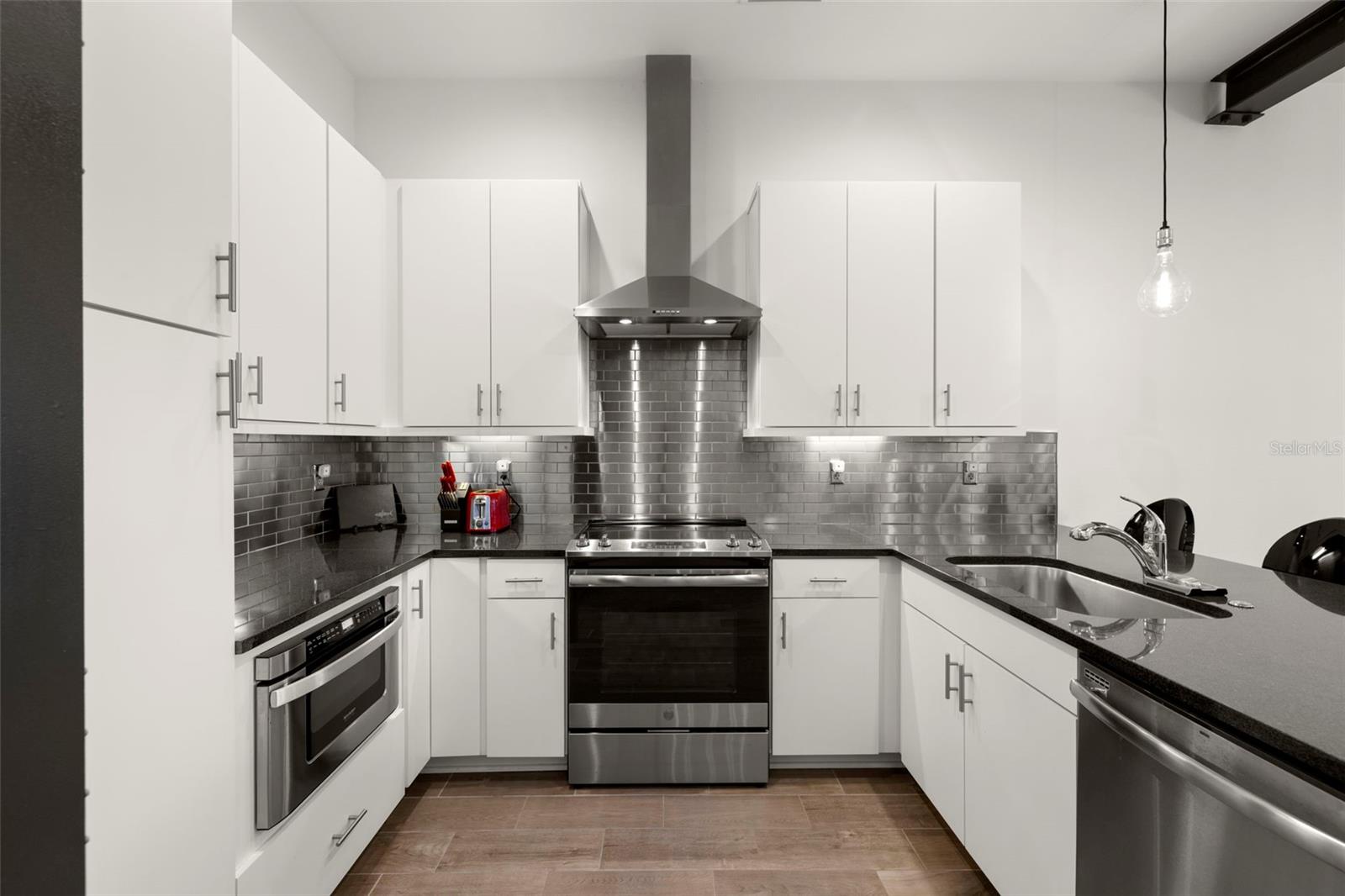 Listing photo id 8 for 4118 Gauge Line Loop