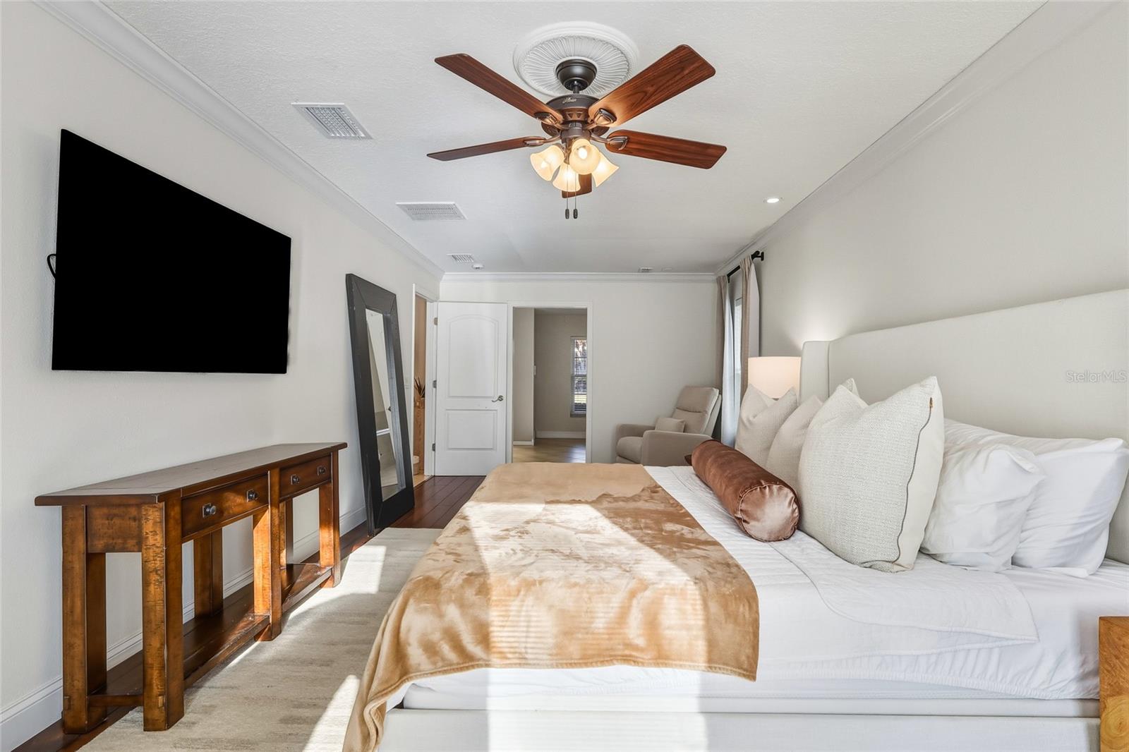 Image 10 of 29 For 5475 Saddlebrook Way