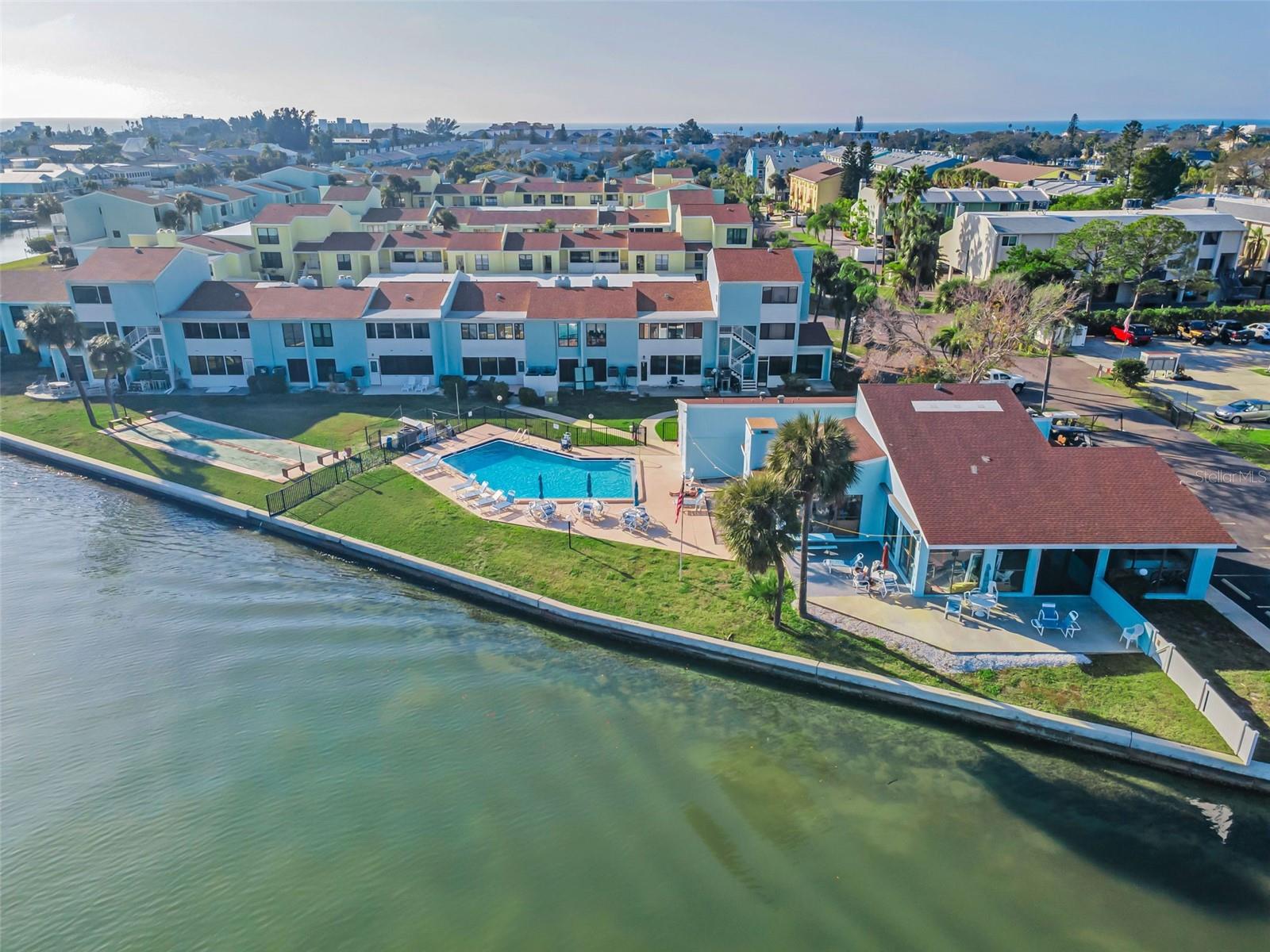 Listing photo id 8 for 1 Windrush Boulevard 31