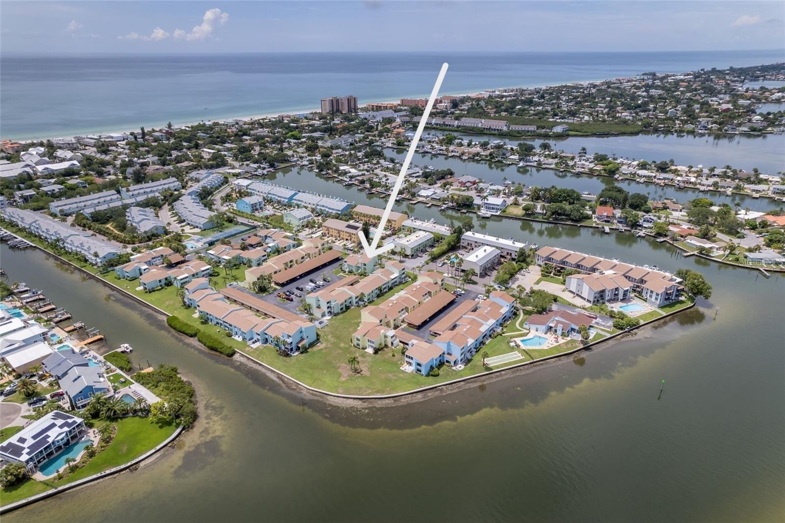 Listing photo id 12 for 1 Windrush Boulevard 31