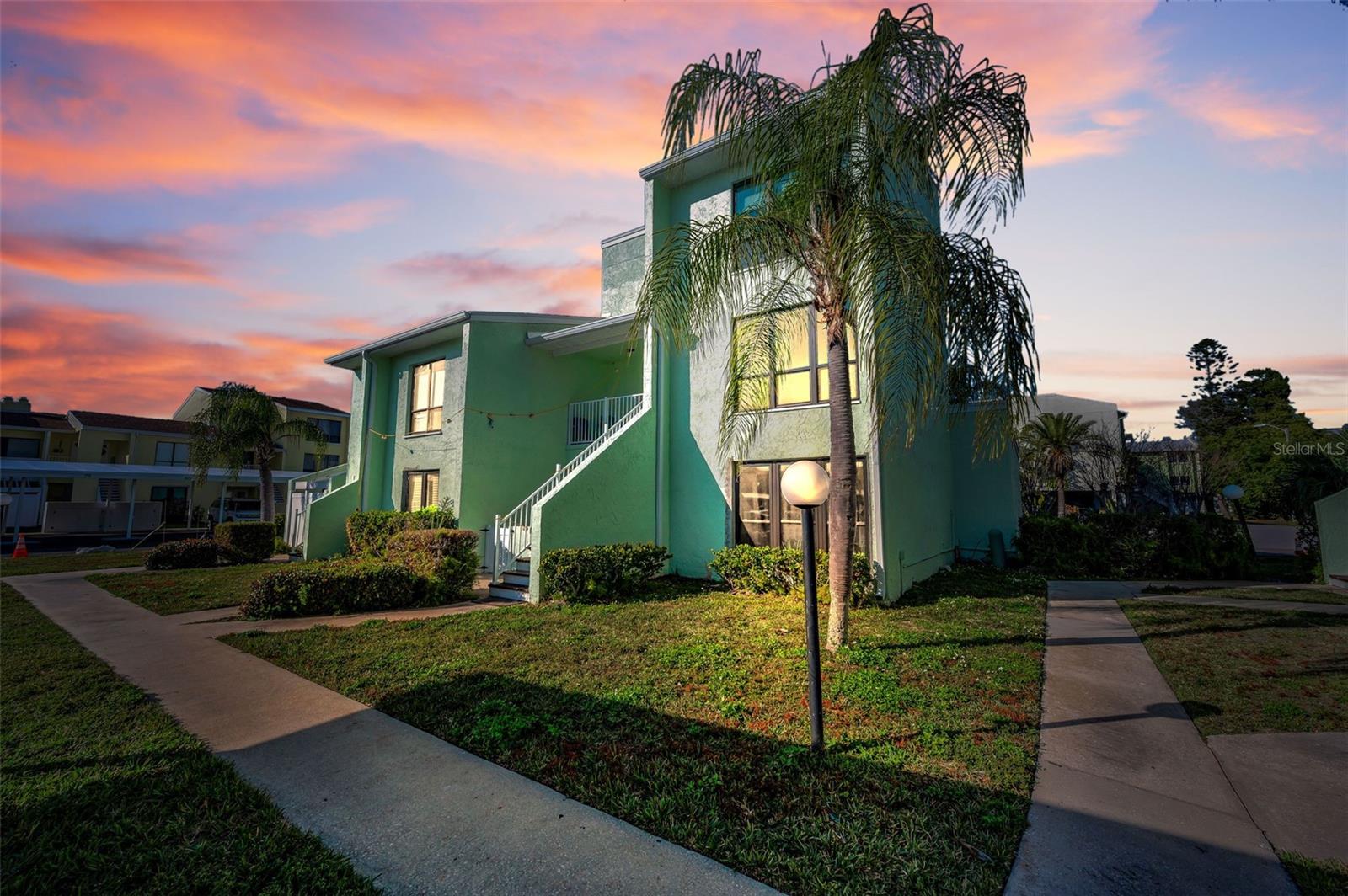 Listing photo id 13 for 1 Windrush Boulevard 31