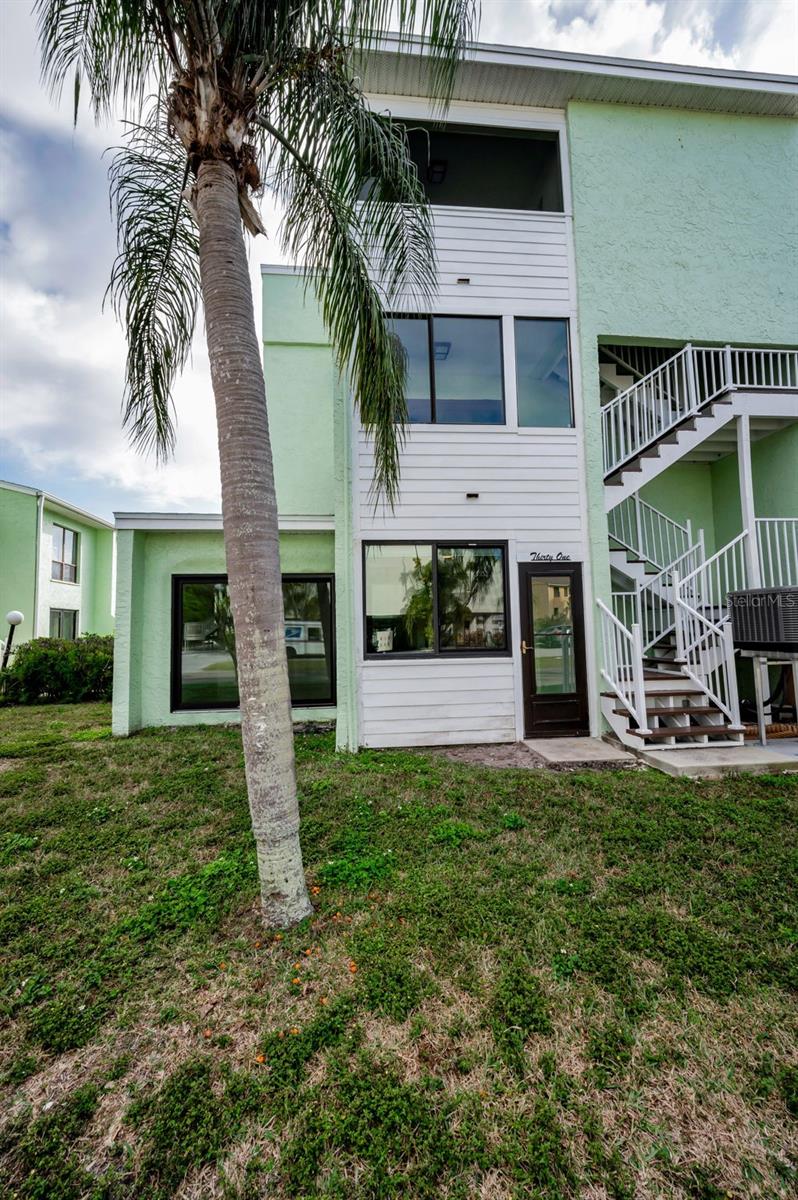 Listing photo id 14 for 1 Windrush Boulevard 31